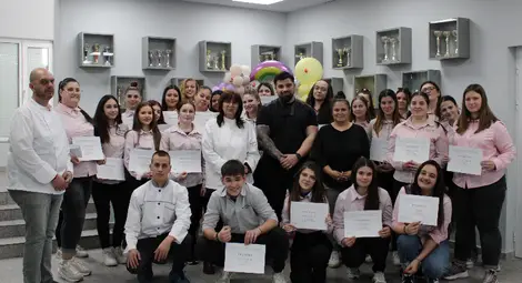 Деветокласничка стана №1 във Великденска кулинарна изложба в Гимназията по туризъм в Русе