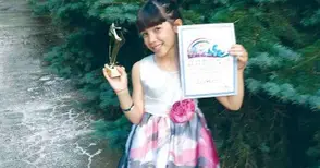 8-годишната Тереза свири Бах като истински професионалист