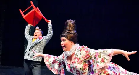 Оперно-танцовият спектакъл &bdquo;Севилският бръснар&ldquo; бе едно от арт събитията в русенския оперен афиш за 2016-а. 						                Снимка: Опера Русе