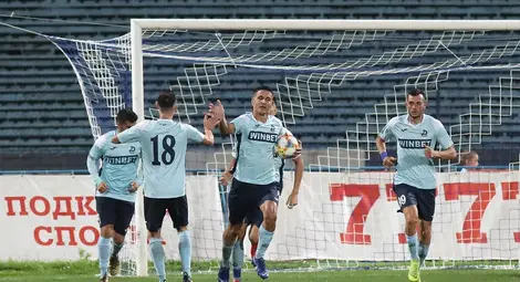 Футболният &bdquo;Дунав&ldquo; вече официално е в ръцете на българи от германска фирма