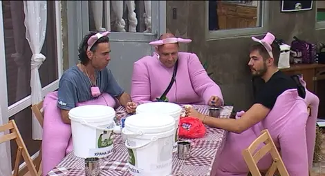 Мисия ТКЗС едновременно скара и сближи съквартирантите Мисия ТКЗС едновременно скара и сближи съквартирантите