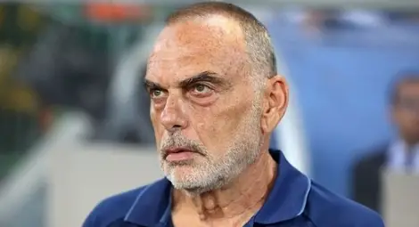 В &bdquo;Левски&ldquo; я измислиха -  без Херо и Мъри, но с Аврам