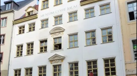 В най-старото кафене в Европа поднасят кафето със сладкиш на 140 години