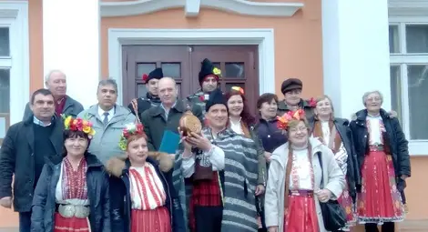 По стара традиция тетовчани поляха лозите с вино за богат плод