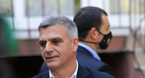 Янев: Не може политиците да не общуват с избирателите