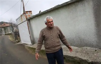 Братя вечно си правят сечено. Съперници били за кмет, сега - за директор на училище