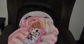 Кметът ориса първото бебе за годината в Русе Валентина