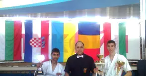 Каратист на „Русе“ със злато и приз за най-техничен боец