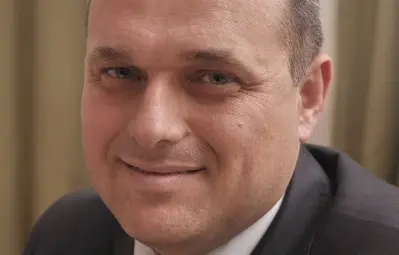 Искрен Веселинов намери и върна пълен с пари портфейл на фризьорка Искрен Веселинов намери и върна пълен с пари портфейл на фризьорка