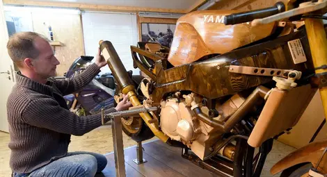 Германски майстор създаде дървен мотоциклет