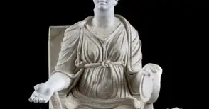 Двуполовата богиня, която хранели с мляко и билки