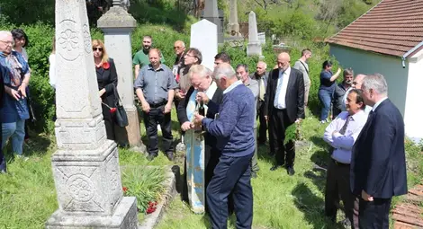 Поклонение пред жертвите на клането в Долна Любата, Босилеградско Поклонение пред жертвите на клането в Долна Любата, Босилеградско