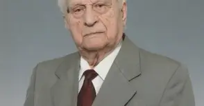 100 години срещу течението с мотото на Балзак „Обстоятелствата се променят, принципите - никога!“