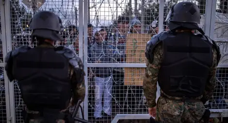 Македонската полиция използва сълзотворен газ срещу мигрантите на гръцката граница