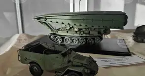 Изложба, гостуваща в Музея на бойната слава в Ямбол, представя историята на българската артилерия в макети, снимки и документи