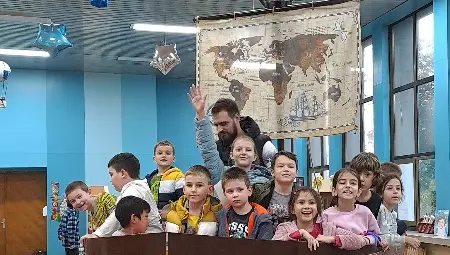 Четвероевангелие на 333 години и електронни баркодове съжителстват мирно в библиотека „Любен Каравелов“ Четвероевангелие на 333 години и електронни баркодове съжителстват мирно в библиотека „Любен Каравелов“