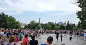 Протестът в подкрепа на зверски измъчваната Дебора от Стара Загора: Отвори очи! Реагирай! Не бъди безразличен!