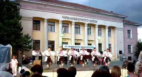 Със заря и концерт Новград почете подвига на Хаджи Димитър и Караджата