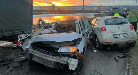 Двама души в болница след челен удар на разсъмване в Индустриалния парк в Русе Двама души в болница след челен удар на разсъмване в Индустриалния парк в Русе