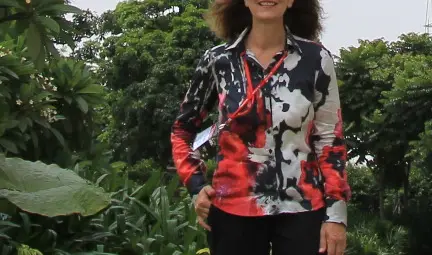 Д-р Марияна Георгиева, Организатор на Специална секция, Поканен докладчик и Член на Управителното тяло на Електромагнитната академия, Кеймбридж, Масачузетс, САЩ, Международен симпозиум Напредък в електромагнитните изследвания PIERS, паркът на Международния Конгресен и изложбен център, Лагхам Плейс, Жужианг Ню Таун,  Гуангджоу, Китай, 2014. 