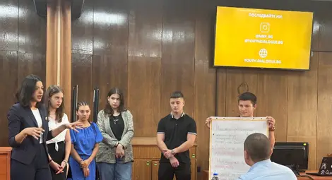 Младежи обсъдиха с кмета Пенчо Милков идеи за развитието на Русе