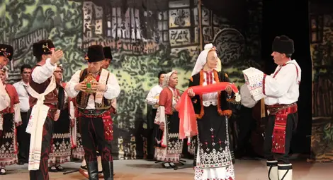 Автентичната капанска сватба оживява на сцената на Доходното здание