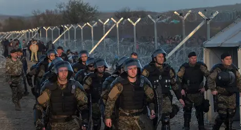 Македония изпраща още войска и полиция по границата с Гърция 