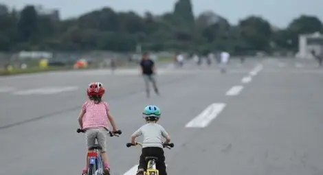 Децата се предпазват от болести за цял живот чрез игра на открито Децата се предпазват от болести за цял живот чрез игра на открито