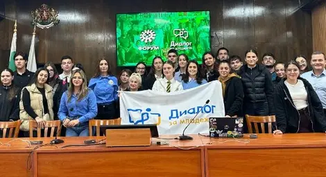 Представители на Националния младежки форум обсъдиха с Пенчо Милков идеи за развитие на града