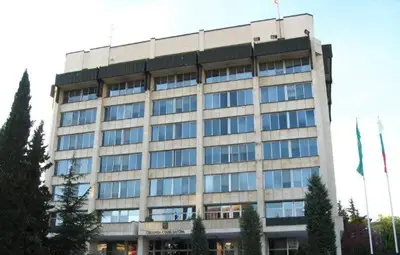 Мъж се самоуби показно пред общината в Стара Загора