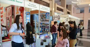 13 училища показват постижения на изложение в Доходното