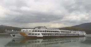 „Дунав турс“ изпраща кораба „Русе“ при новите му холандски собственици