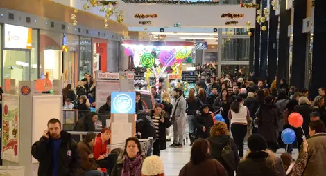 Над 20 000 души се изсипаха в &bdquo;Мол Русе&ldquo; за Черния петък