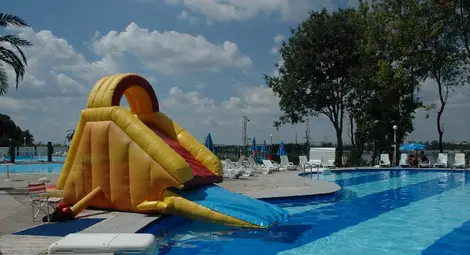 Дете падна от надуваема  пързалка в комплекс &bdquo;Норд&ldquo;