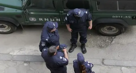 Пребитият от полицаи бил любовник на майката на единия от биячите