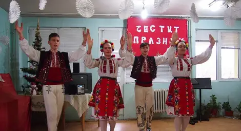 Младежи изпратиха шоколадови  фигурки за приюта на отец Иван