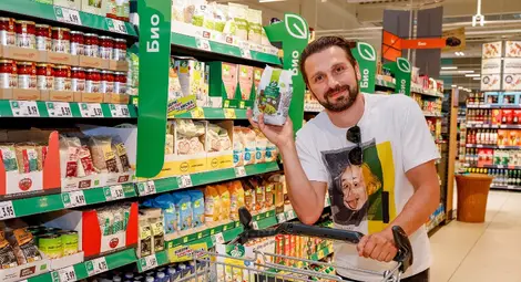 Каква домакиня е Натали Трифонова и кой пазарува в дома на Александър Сано /галерия/