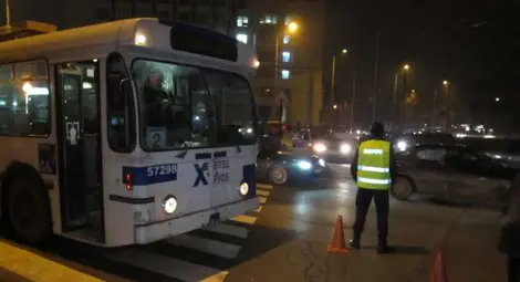 Тролей блъсна възрастна жена на пешеходна пътека в Русе