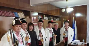 Коледари от Пиперково наричаха за здраве на ценовския кмет