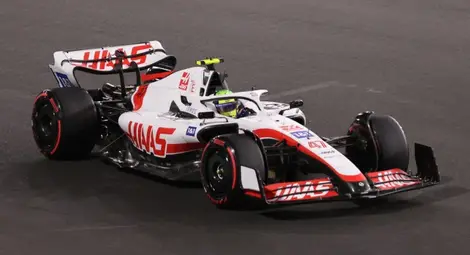 Синът на Шумахер остана невредим при тежка катастрофа в Саудитска Арабия