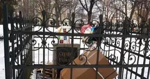 Гробници на възрожденци превърнати в склад за боклуци от клошари