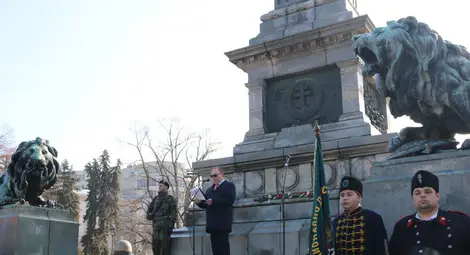 Стотици русенци отбелязаха пред Паметника на свободата националния празник на България – 3 март Стотици русенци отбелязаха пред Паметника на свободата националния празник на България – 3 март