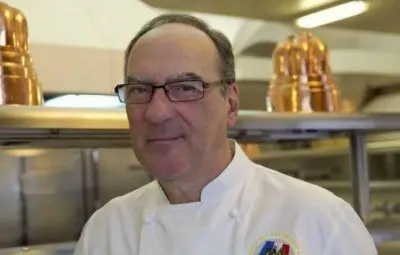 Ширак обичал охлюви, Сарко пазел диети. Какво кара големите в световната политика да се усмихнат доволно на трапезата