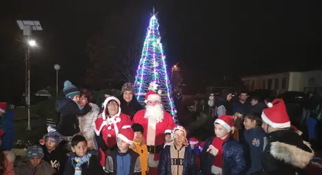 Коледният дух завладя и Караманово /галерия/
