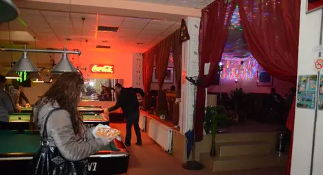 Собственик на заведение измисли как клиентите да пушат, без да го глобяват