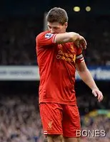 Нападнаха Джерард пред дома му Нападнаха Джерард пред дома му