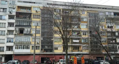 Паднала на кушетка свещ замалко не подпали баба