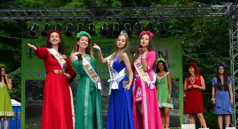 Българска чаена церемония, пчеларско изложение и много награди на "Сцена под липите"