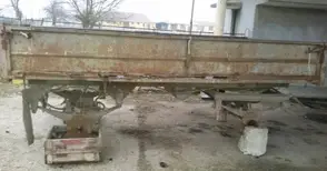 Крадци разфасовали общинско ремарке