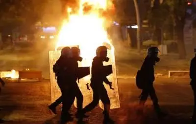 Турция продължава с протеста въпреки извиненията на властта 